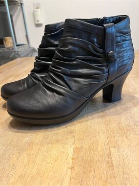 Dansko Classic Black Ruched Leather Ankle Boots - Women's